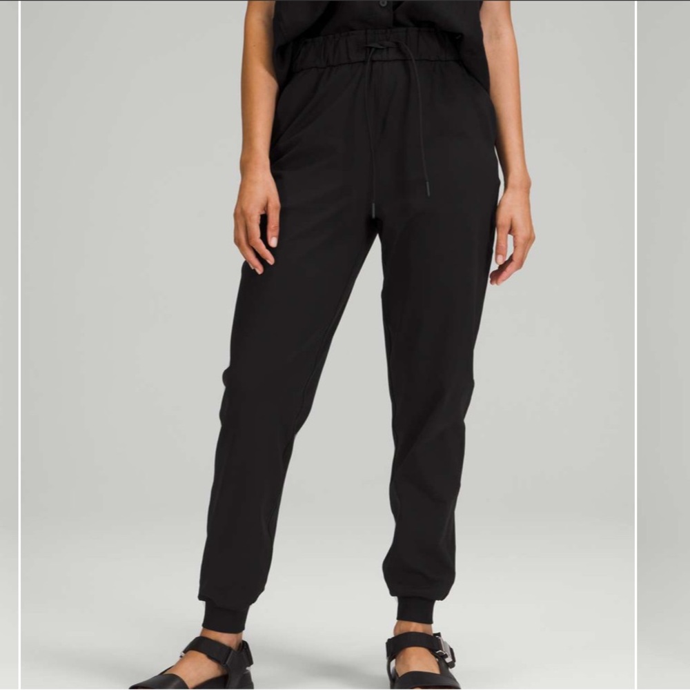 Lululemon black Stretch High-Rise Jogger size 2